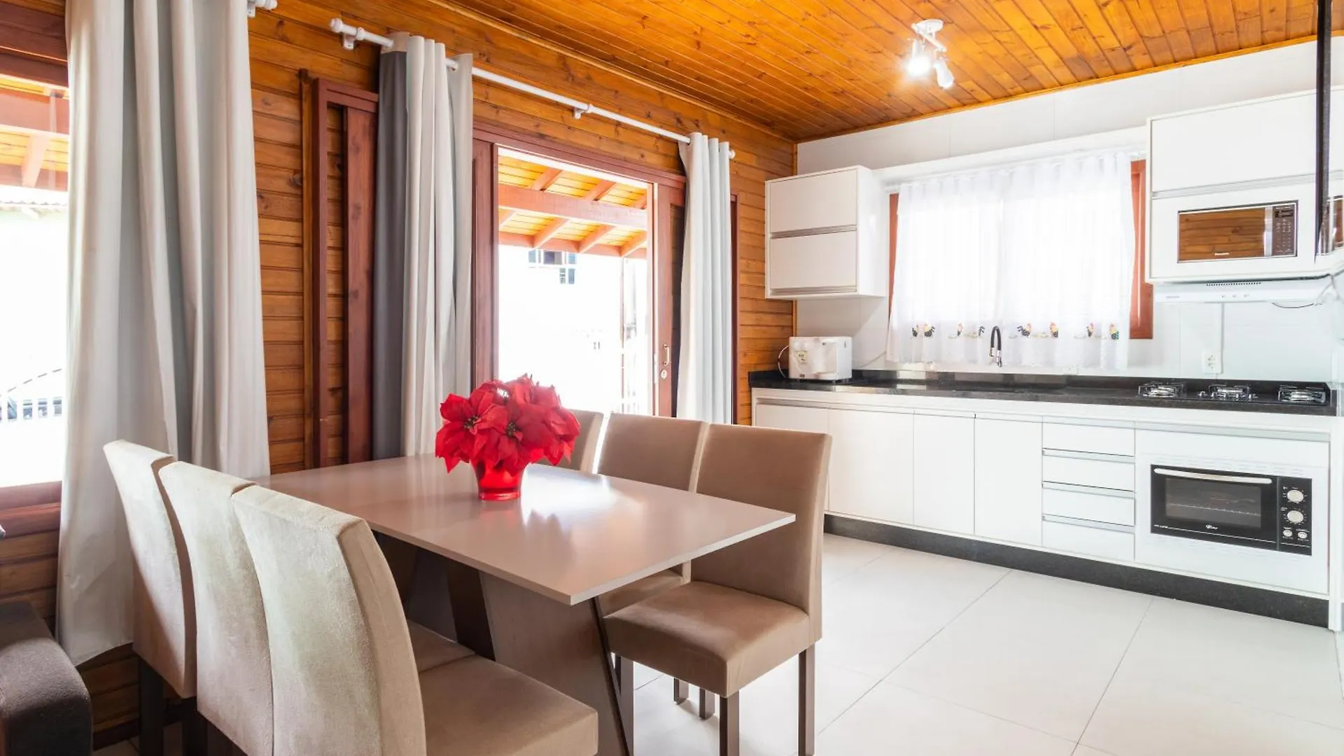 150M Da Praia E A 300M Do Villa Casarao Wz8850 Florianópolis 0*,  Βραζιλία